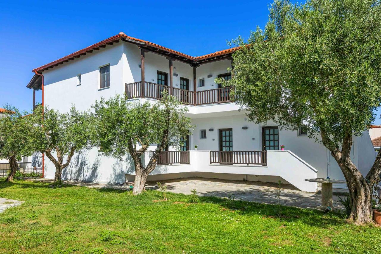 Eleon Suites Afytos Exterior photo