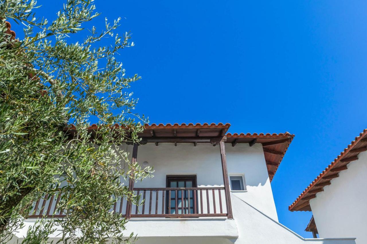 Eleon Suites Afytos Exterior photo