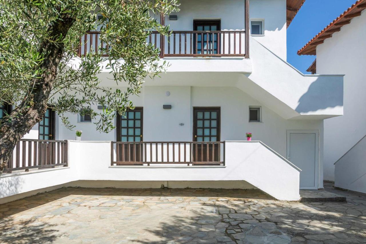 Eleon Suites Afytos Exterior photo